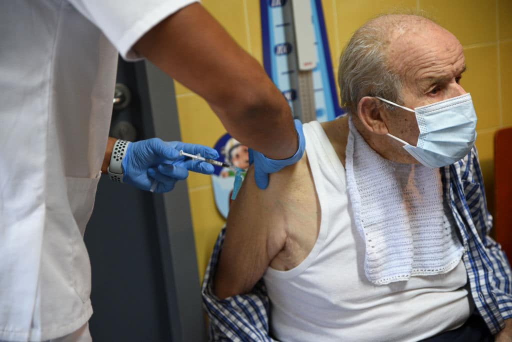 Valencian Community Begins Flu Vaccination For The Over 70s Along With The Third Dose Covid