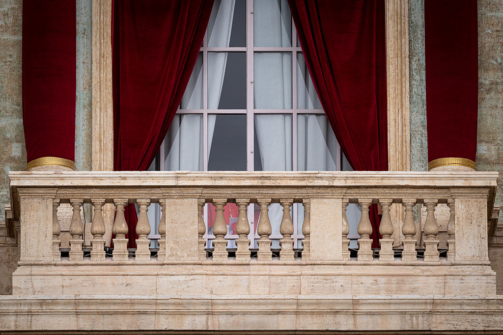 General view of the window of the main central loggia