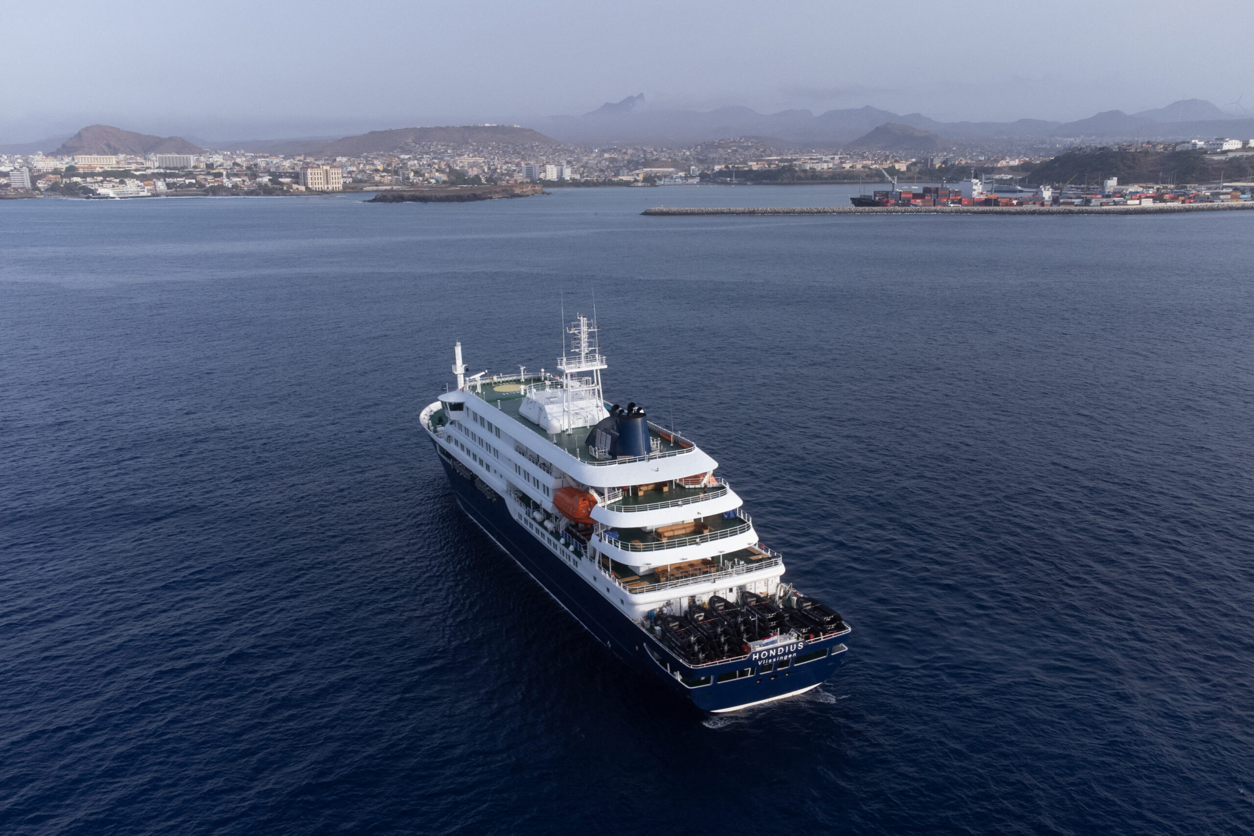 Hantavirus Cruise Passengers Will Disembark Sunday (Latest Updates)